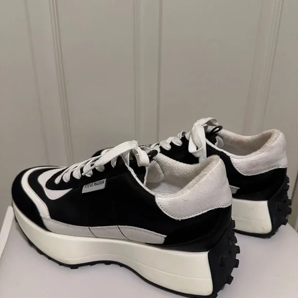 Steve Madden black and white “Diversion” sneakers ladies size 9 - Picture 4 of 9